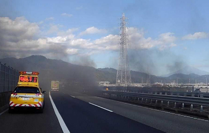 「東名高速で21日に発生した火災。橋梁工事中にいったい何が起きたのか」の2枚目の画像