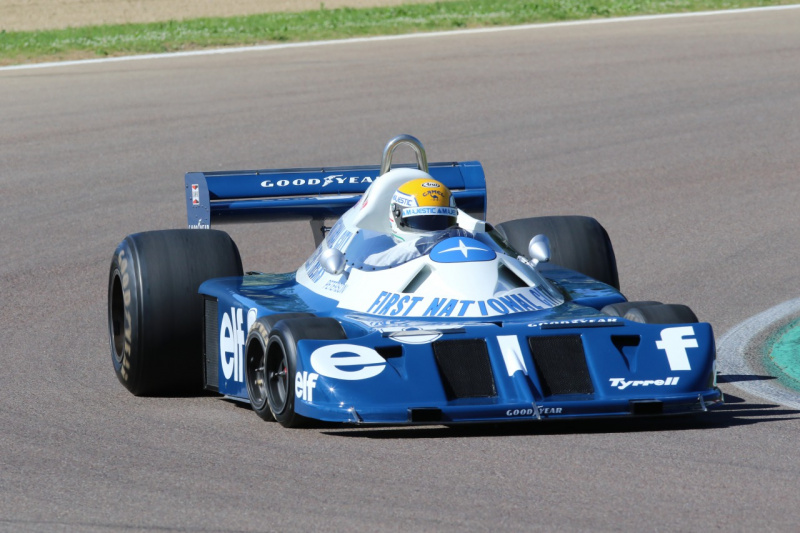 「伝説の6輪F1「Tyrrell P34」はタイレル？　ティレル？　その読み方と走りを小倉茂徳さんに聞いた！【SUZUKA Sound of ENGINE2019】(PR）」の2枚目の画像