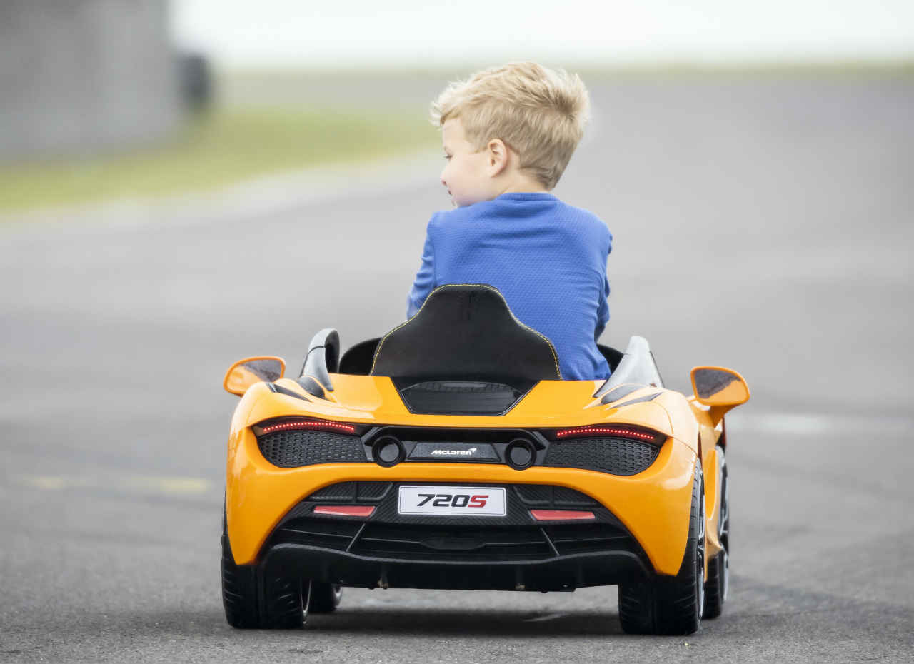 11067-McLaren-720S-Ride-On