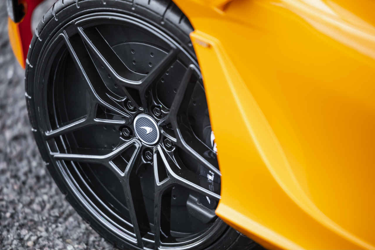 11072-McLaren-720S-Ride-On