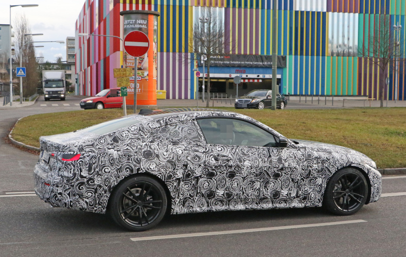 「ついに巨大グリルが露出！　BMW 4シリーズクーペ、最新開発車両を捕捉」の9枚目の画像
