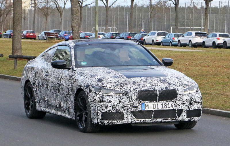 「ついに巨大グリルが露出！　BMW 4シリーズクーペ、最新開発車両を捕捉」の3枚目の画像
