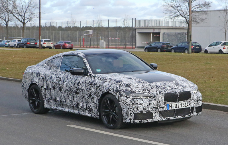 「ついに巨大グリルが露出！　BMW 4シリーズクーペ、最新開発車両を捕捉」の5枚目の画像