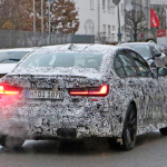 新型BMW M3の6速MT搭載モデルをキャッチ。専用ヘッドライトにも注目 - BMW M3 10