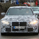 新型BMW M3の6速MT搭載モデルをキャッチ。専用ヘッドライトにも注目 - BMW M3 2