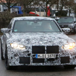 新型BMW M3の6速MT搭載モデルをキャッチ。専用ヘッドライトにも注目 - BMW M3 3