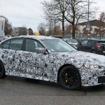 新型BMW M3の6速MT搭載モデルをキャッチ。専用ヘッドライトにも注目 - BMW M3 5