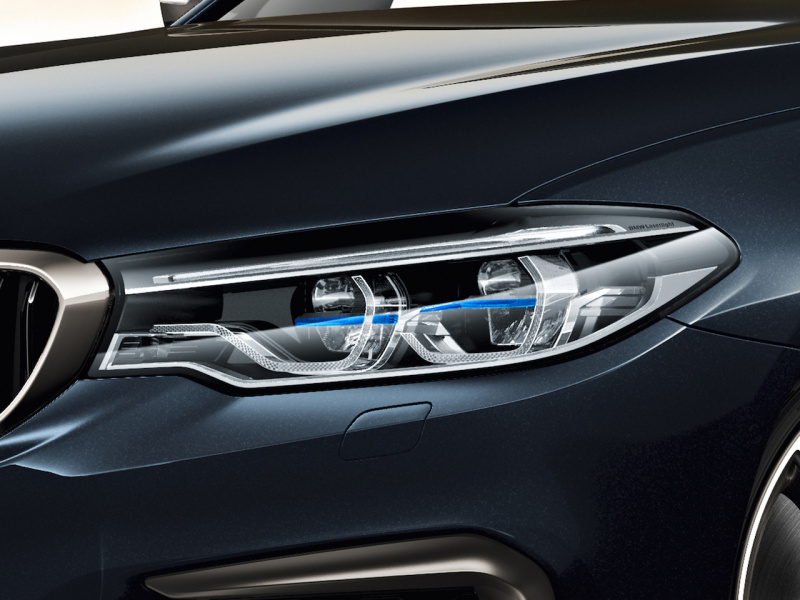 「5シリーズ最速を誇る「BMW M550i xDrive」に、精悍な内外装が魅力の「Ultimate Edition」が55台限定で設定【新車】」の5枚目の画像