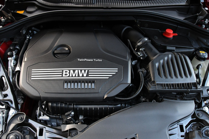 「踏めば踏むほどおもしろい。FF・BMWがついに手に入れた「駆け抜ける歓び」【BMW118iプレイ試乗】」の2枚目の画像