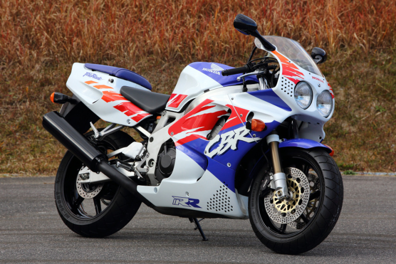 「世界観を作り、ジャンルを生み出し、レースを引き寄せたバイク。それがCBR900/1000RR【新型ファイアーブレード登場・3】」の2枚目の画像