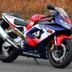 世界観を作り、ジャンルを生み出し、レースを引き寄せたバイク。それがCBR900/1000RR【新型ファイアーブレード登場・3】 - FIREBLADE03