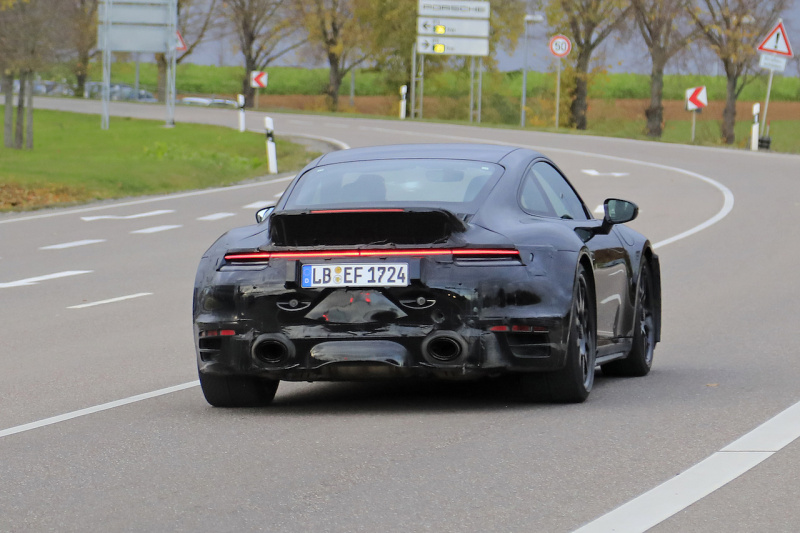 「ナナサンカレラの再来!? 新型911ターボのプロトタイプがダックテールスポイラー装備」の10枚目の画像