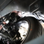 「トヨタ C-HR GR SPORTの床下は真っ平ら！　そこに輝く（!?）ボディ補強のGRブレース【C-HR GRスポーツ試乗】」の13枚目の画像ギャラリーへのリンク