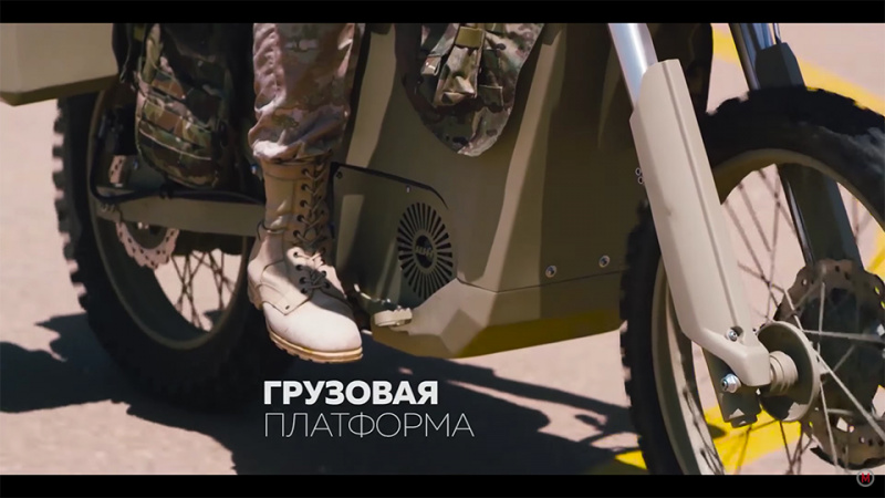 「ロシア発の電動バイクは、軍用・白バイとしても使われてるアドベンチャーモデルにして、AK-47の子孫!?」の4枚目の画像