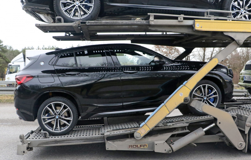 「カモフラージュの下にあるものは…BMW X2初の改良型、2021年デビューへ！」の10枚目の画像
