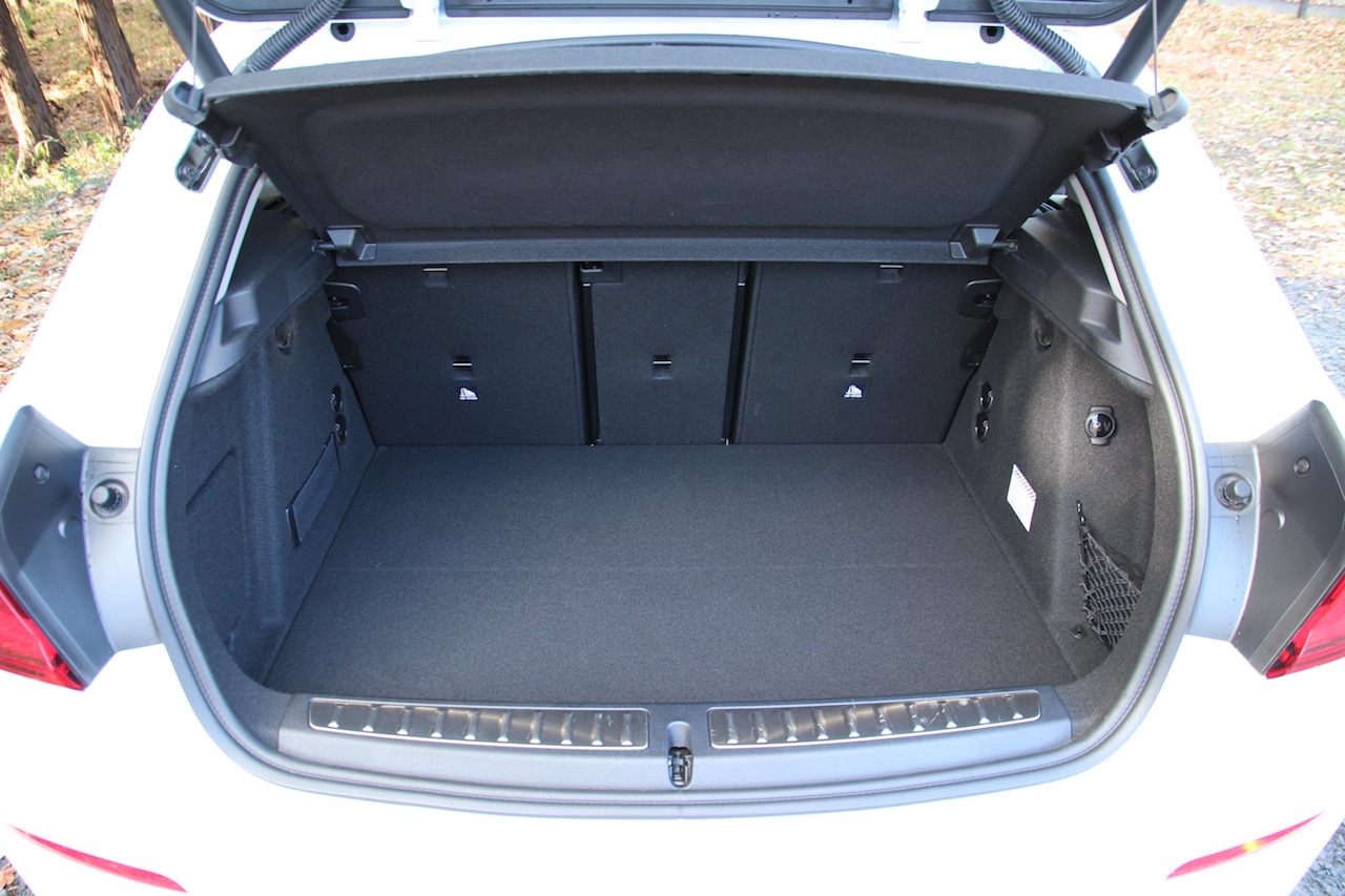 Frからff化されたことで居住性 積載性はどう変わった 新型bmw 1シリーズ試乗 Clicccar Com