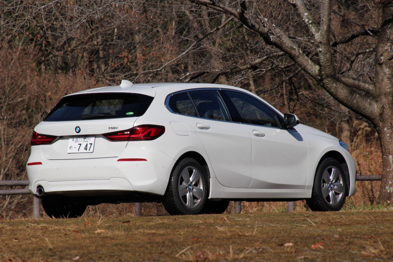 「FRからFF化されたことで居住性、積載性はどう変わった？【新型BMW 1シリーズ試乗】」の6枚目の画像