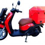 赤い郵便バイクが50年ぶりの大変身！　これからの郵便配達はホンダの電動スクーターにおまかせ - HONDA_BENLY e_3