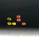 運転中に見慣れない警告灯が点灯したら、落ち着いて色や状態を確認！【誰でもできるカーメンテ】 - emergency01