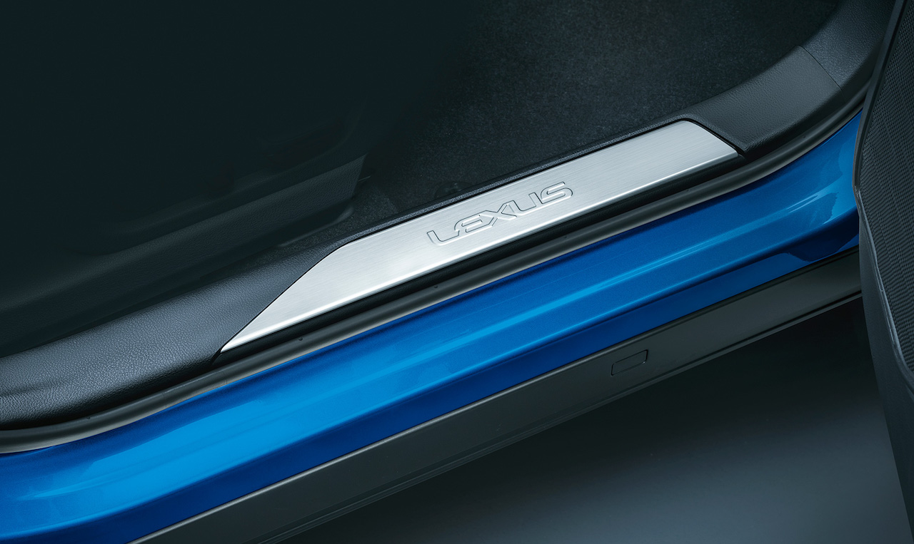 「レクサスUXに、専用内装色や充実装備が与えられた特別仕様車「“Blue Edition”」が設定【新車】」の6枚目の画像