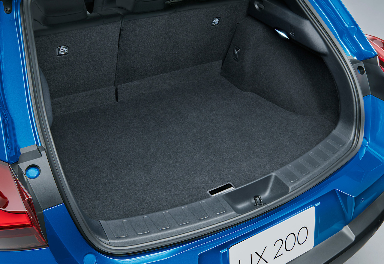 「レクサスUXに、専用内装色や充実装備が与えられた特別仕様車「“Blue Edition”」が設定【新車】」の5枚目の画像