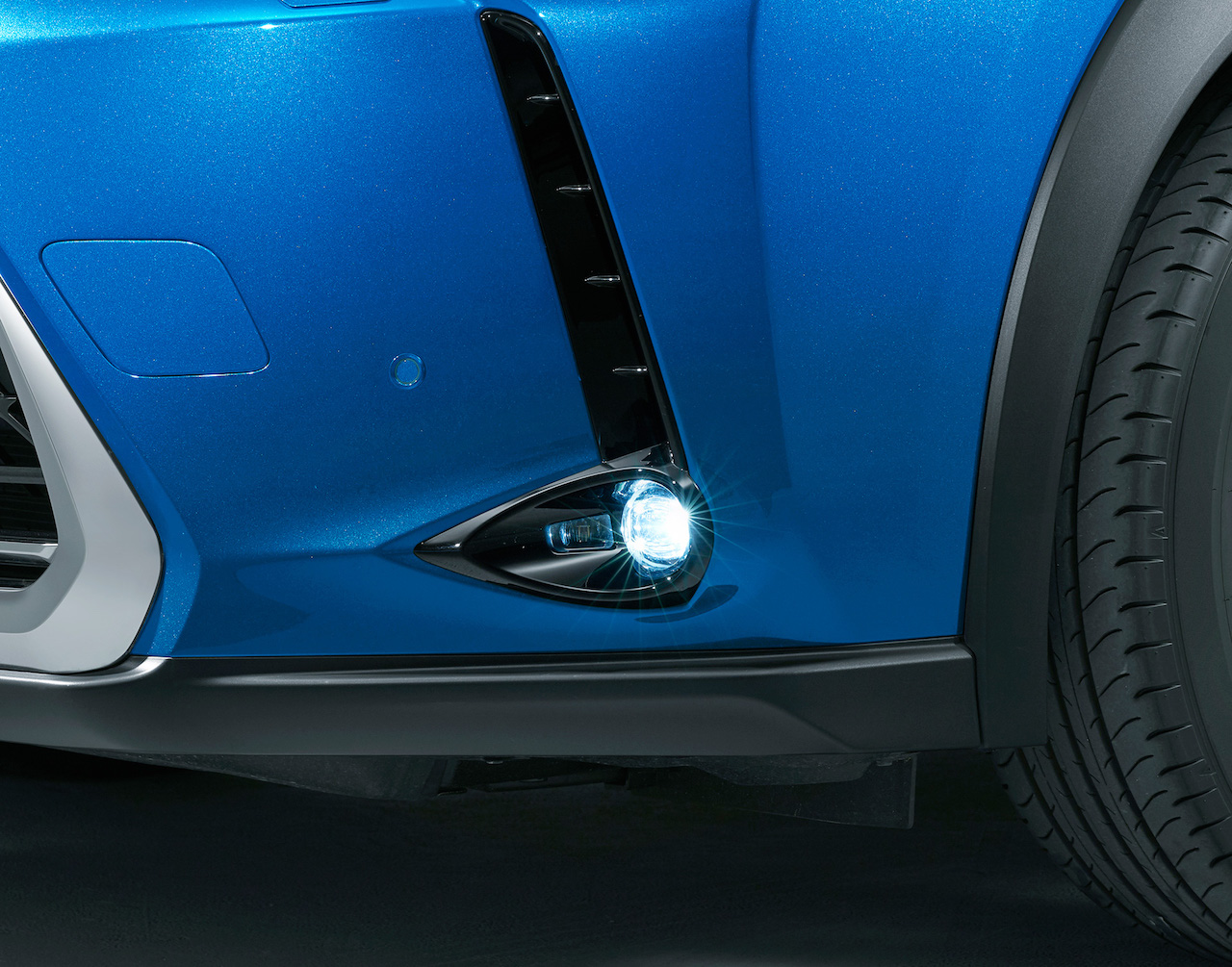 「レクサスUXに、専用内装色や充実装備が与えられた特別仕様車「“Blue Edition”」が設定【新車】」の4枚目の画像