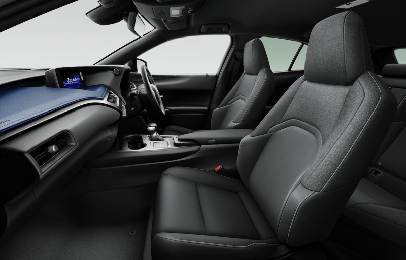 「レクサスUXに、専用内装色や充実装備が与えられた特別仕様車「“Blue Edition”」が設定【新車】」の2枚目の画像