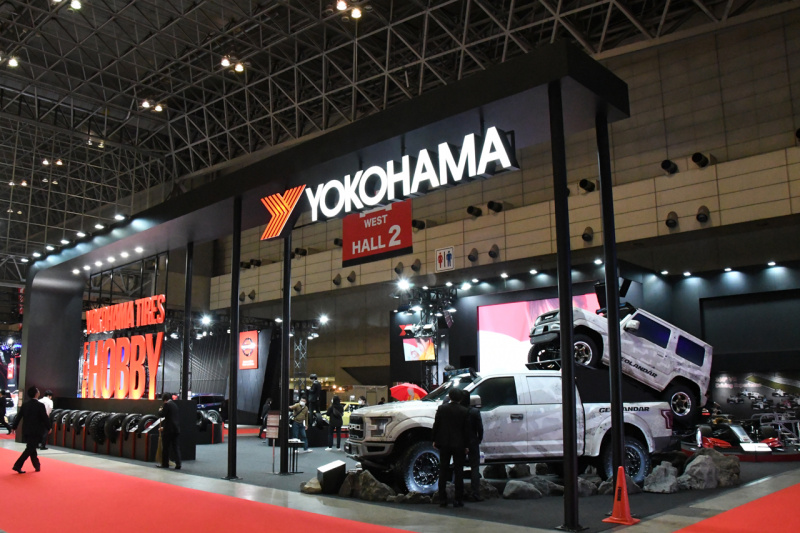 「横浜ゴムからホワイトリボンタイヤが発売予定！　ネオバのコンセプトモデルもお披露目【東京オートサロン2020】」の1枚目の画像