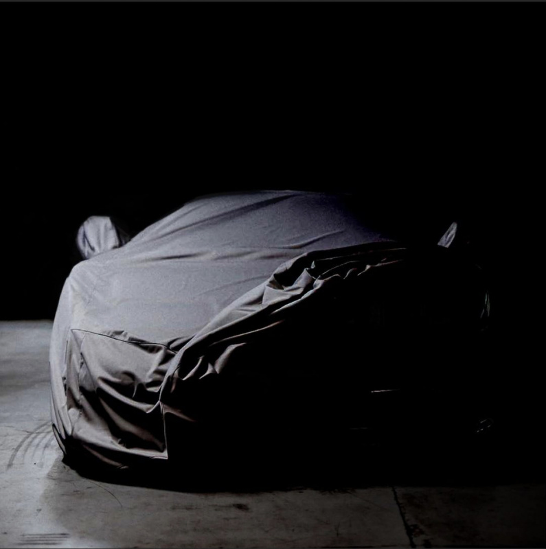 「ブガッティ、謎の新型ハイパーカーを発表へ。ティザーイメージ初公開」の1枚目の画像