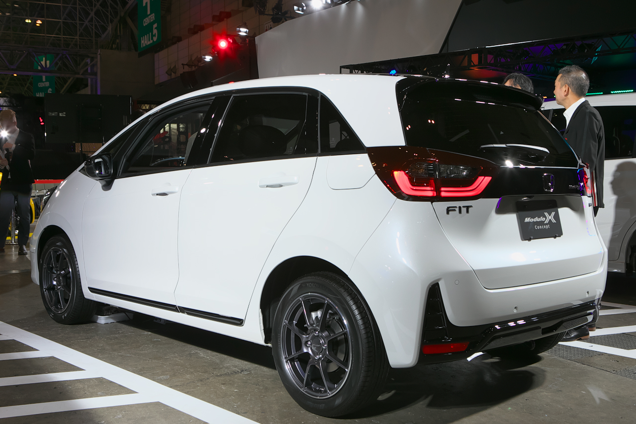 新型フィットをベースにした モデューロx コンセプトをお披露目 6速mtのn Oneも注目 東京オートサロン Clicccar Com