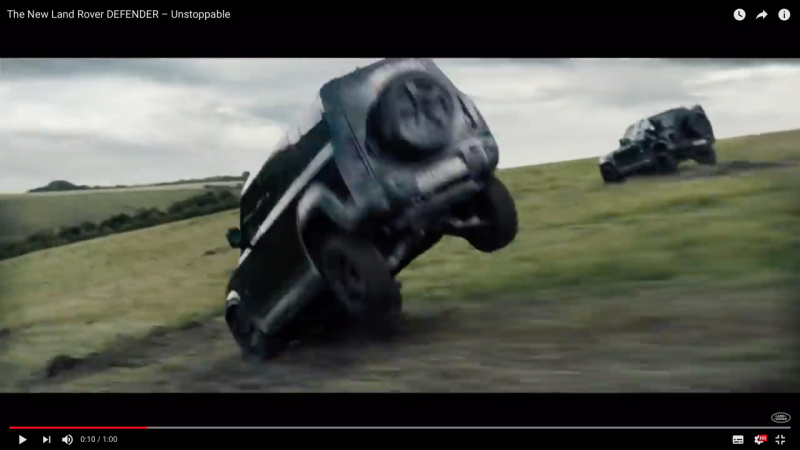「新型ランドローバー・ディフェンダーが飛んでる!?　映画『007』シリーズ新作『ノー・タイム・トゥ・ダイ』で激走！【動画】」の1枚目の画像