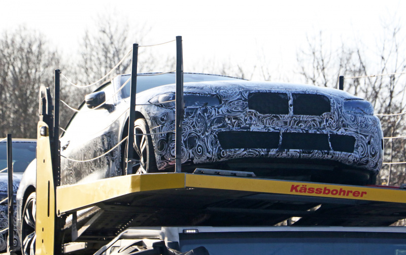 「デビューは今年後半？　BMW・4シリーズ カブリオレ次期型プロトタイプ、ついに生産パーツを装着」の3枚目の画像