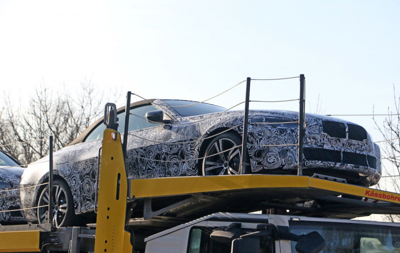 「デビューは今年後半？　BMW・4シリーズ カブリオレ次期型プロトタイプ、ついに生産パーツを装着」の4枚目の画像