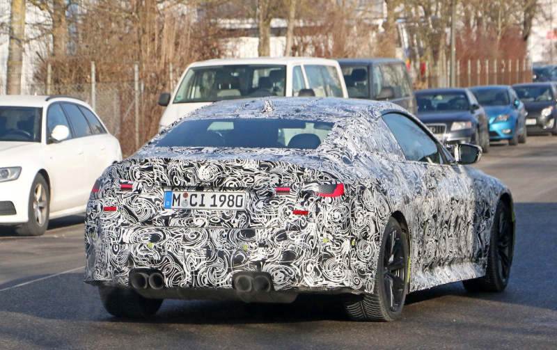 「新ボディカラーが露出！　新型BMW M4クーペ、デビューは今夏か？」の8枚目の画像