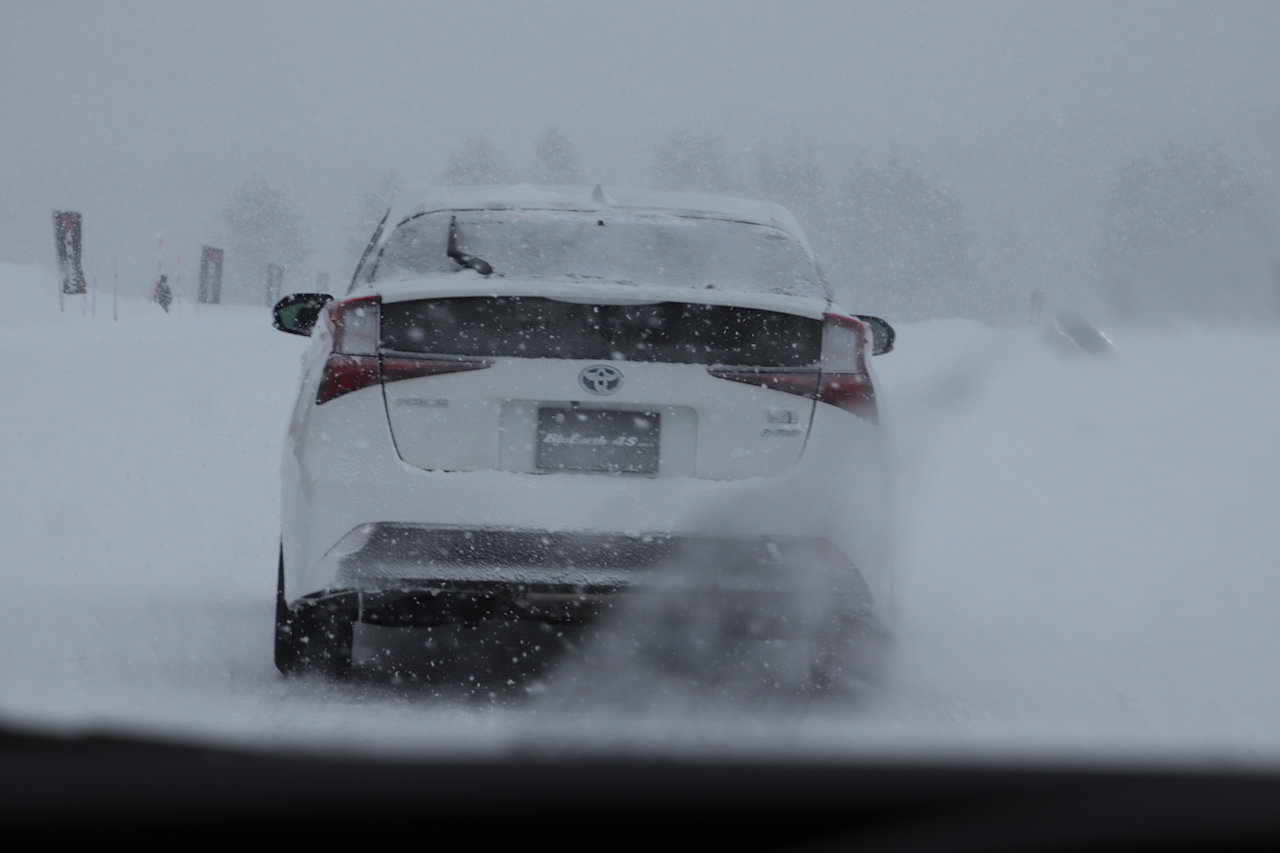 ヨコハマタイヤの最新オールシーズンタイヤで雪上・氷上を走らせたら