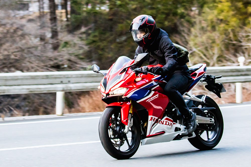 ホントに250cc 回転まで回したときの加速に思わず腰が引けた ホンダ Cbr250rr 実走編 Clicccar Com