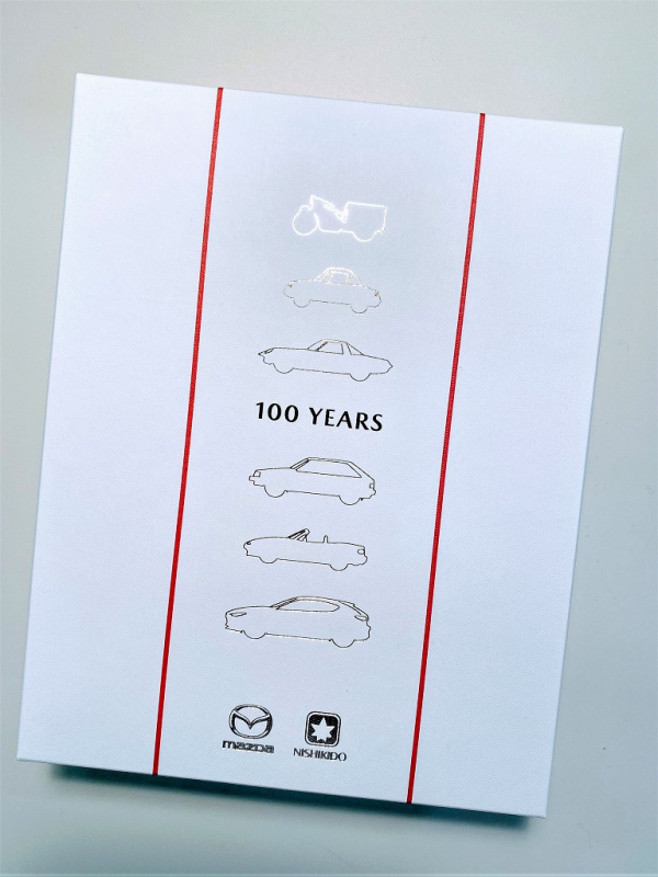 「創立100周年のマツダがもみじ饅頭とコラボ！ 歴史を飾った名車の特製カード付き！」の1枚目の画像