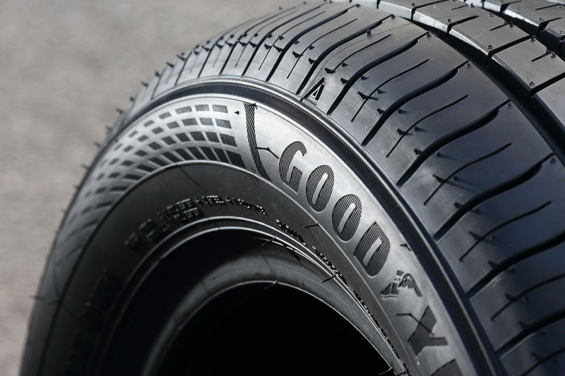 「グッドイヤー・エフィシェントグリップECO EG02はコンパクトカーに最適！　最新の低燃費タイヤの安心性能に梅本まどかも驚いた!!【タイヤ選び基礎講座】（PR）」の11枚目の画像