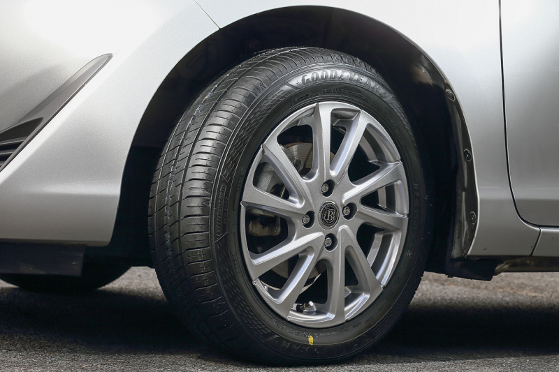「グッドイヤー・エフィシェントグリップECO EG02はコンパクトカーに最適！　最新の低燃費タイヤの安心性能に梅本まどかも驚いた!!【タイヤ選び基礎講座】（PR）」の6枚目の画像