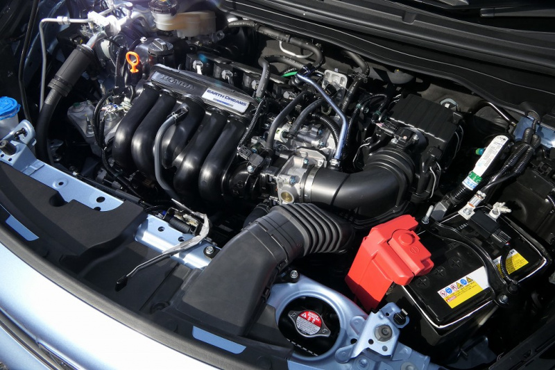 「【新型ホンダ・フィット試乗】ハイブリッドの「e:HEV」、1.3Lガソリンエンジン車の走りの違いは？」の2枚目の画像