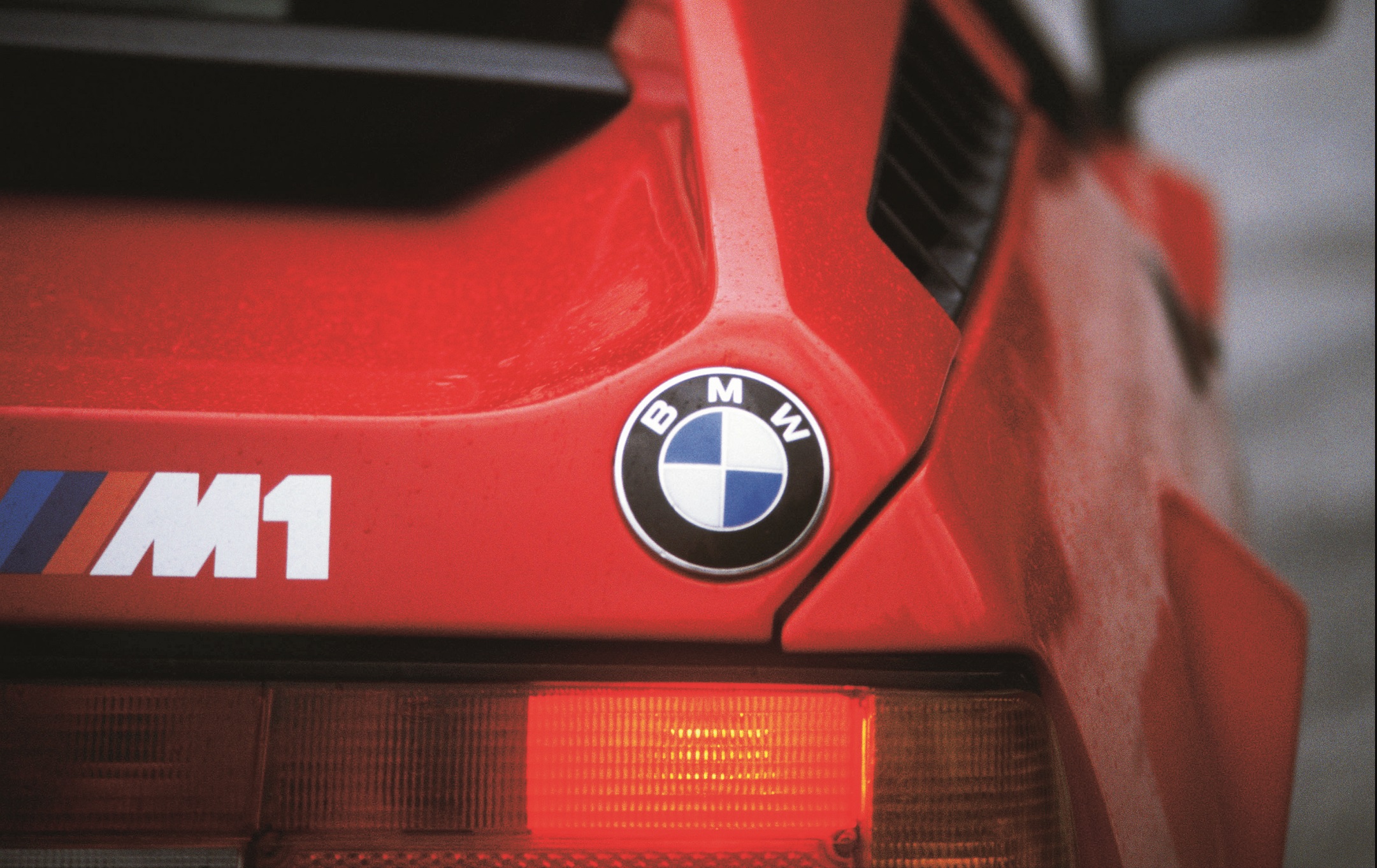 「打倒ポルシェを目標に開発された超希少ミドシップ　BMW M1【ネオ・クラシックカー・グッドデザイン太鼓判：輸入車編】」の4枚目の画像