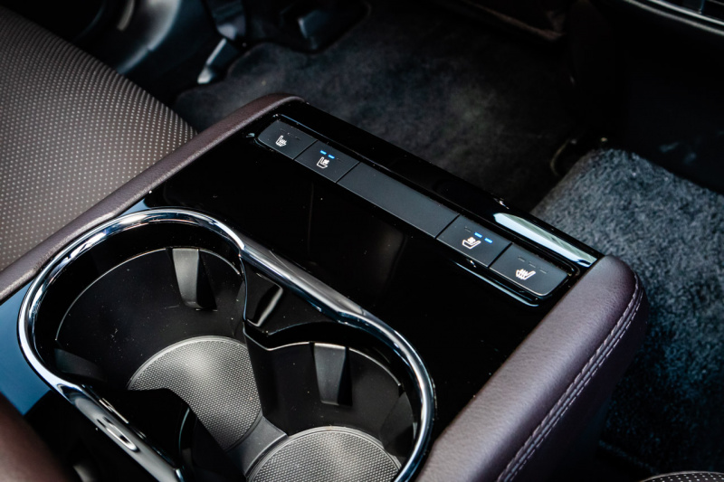 「CX-8の特別仕様車「Exclusive Mode」に、マツダ初の電動スライド＆リクライニング機構を追加【新車】」の4枚目の画像
