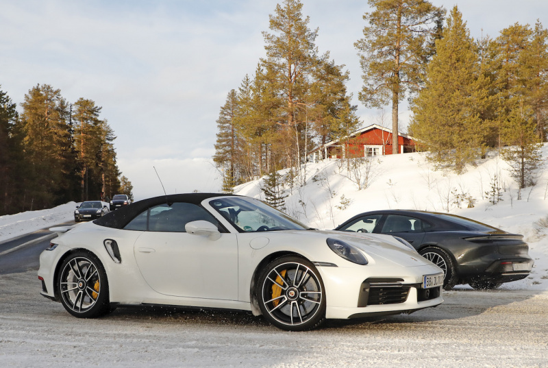 「これが実車だ！　新型 ポルシェ・911 ターボSカブリオレ、豪雪に初出現」の3枚目の画像