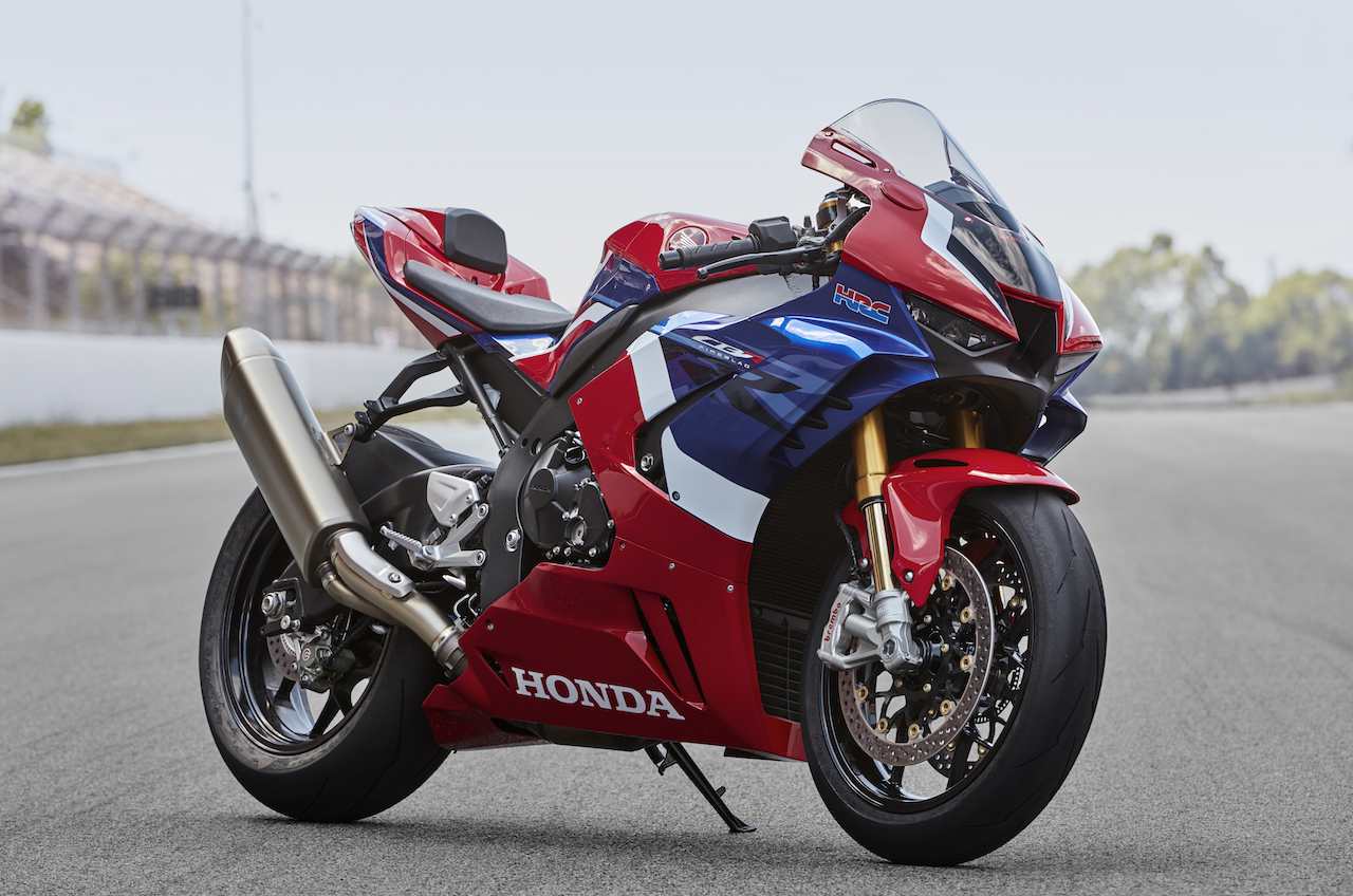 Honda E Cbr1000rr R Fireblade 330 6 画像 新型evの Honda E と大型スーパースポーツバイク Cbr1000rr R Fireblade が 年レッド ドット のプロダクトデザイン賞を受賞 Clicccar Com