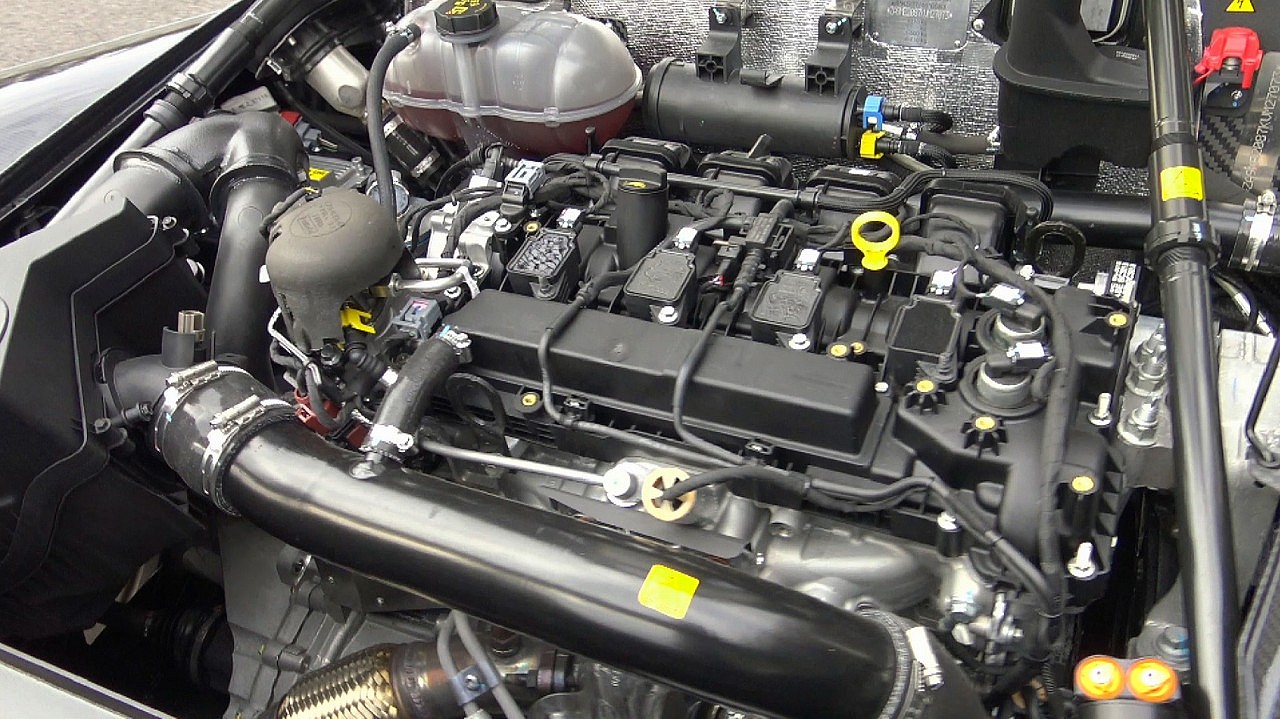 窓も屋根もなくて22 565 000円 税別 のダラーラ ストラダーレってどんなクルマ 街でサーキットで大井貴之が走らせてみた Clicccar Com