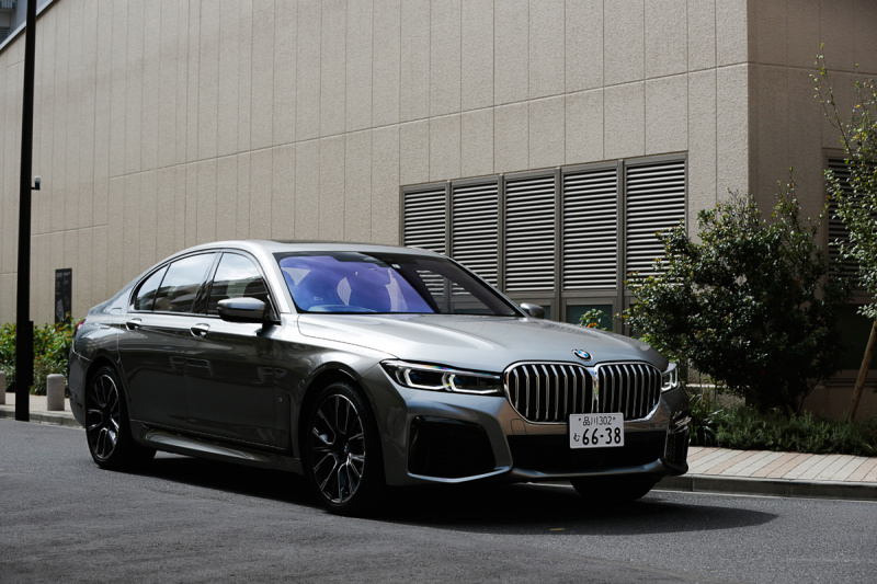 「「くつろげる後席で寝ちゃいそう」久保まい×BMW740Ld xDrive【注目モデルでドライブデート!?Vol.25】」の2枚目の画像