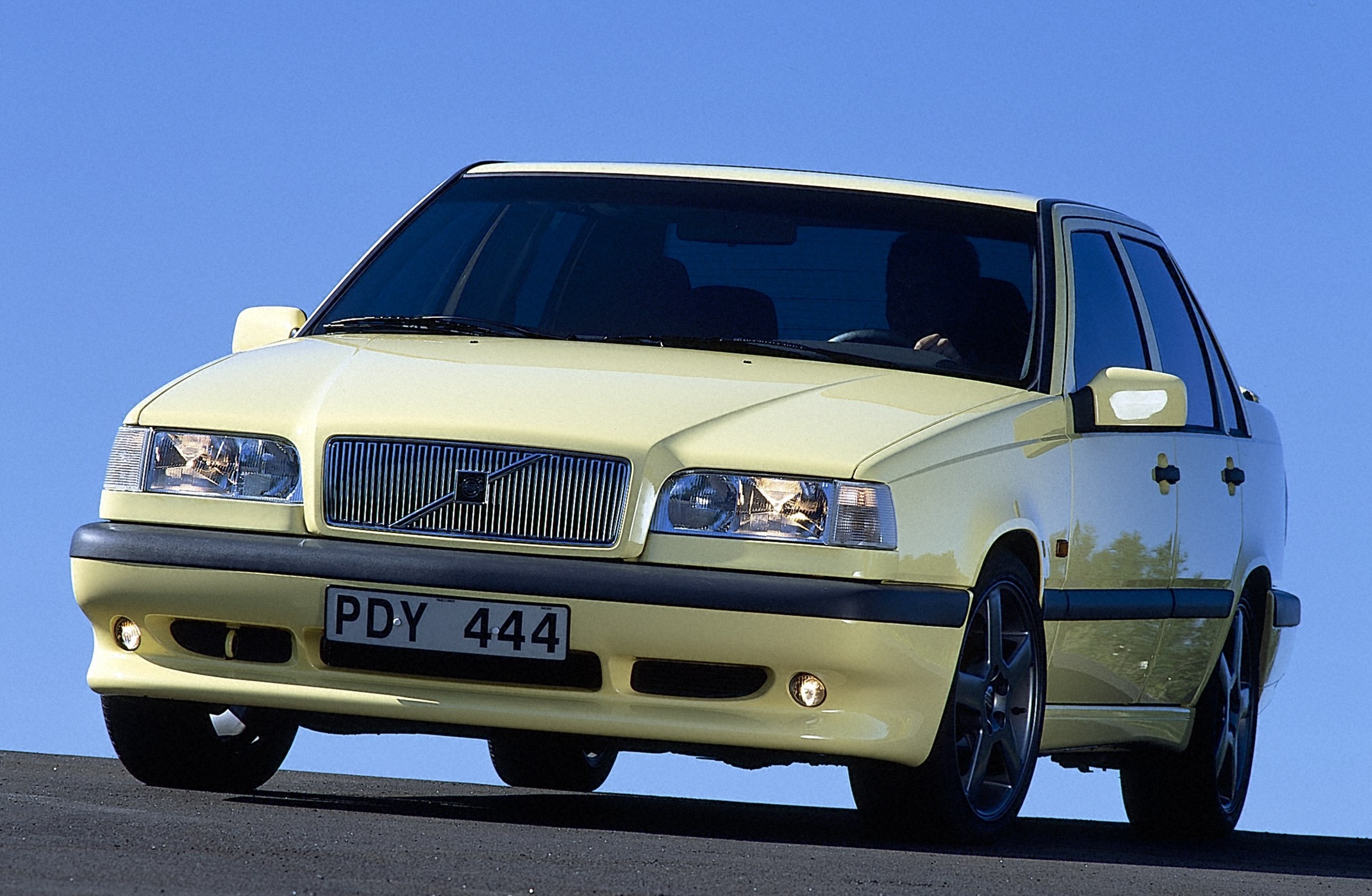 Volvo 850 T5 R 画像 スクエアな中にわずかなrで個性を主張した質実剛健セダン ワゴン ボルボ 850 ネオ クラシックカー グッドデザイン太鼓判 輸入車編 Clicccar Com