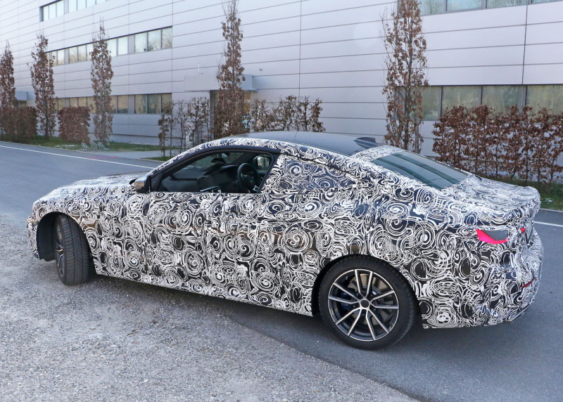 「グリルのシルエットを鮮明にキャッチ！　新型BMW 4シリーズ、6月にオンラインデビュー」の5枚目の画像