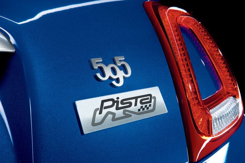 「ベース車から20PSパワーアップされた240台限定車「595 Pista」、カブリオレの「595C Pista」が登場【新車】」の8枚目の画像