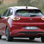 「赤いボディで再登場！　フォードのコンパクトSUV・新型プーマのトップモデル「ST」をキャッチ」の10枚目の画像ギャラリーへのリンク